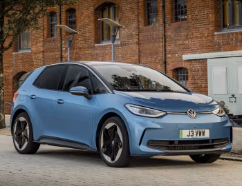 Volkswagen ID.3 Pro [UK-spec] '2023–pr.