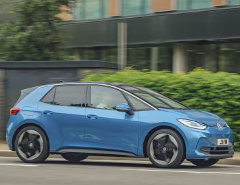 Volkswagen ID.3 Pro [UK-spec] '2023–pr.