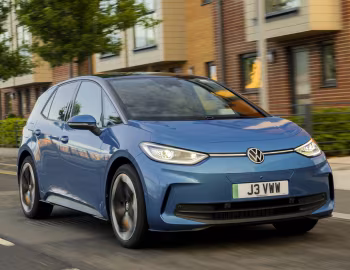 Volkswagen ID.3 Pro [UK-spec] '2023–pr.