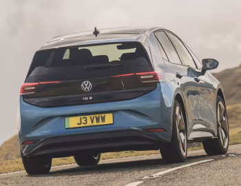 Volkswagen ID.3 Pro [UK-spec] '2023–pr.