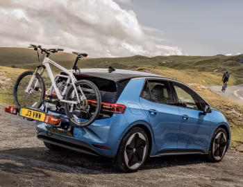 Volkswagen ID.3 Pro [UK-spec] '2023–pr.