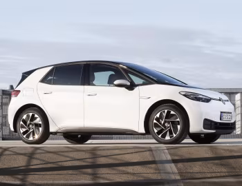 Volkswagen ID.3 Pro Life [Worldwide] '2020–23