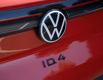 Logotipo Volkswagen ID.4 "Black Edition" [UK-spec] '2025–pr.