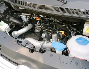 Bajo el capó Volkswagen Multivan Comfortline (T5) '2003–09