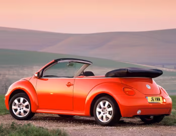 Volkswagen New Beetle Cabrio [UK-spec] '2000–05