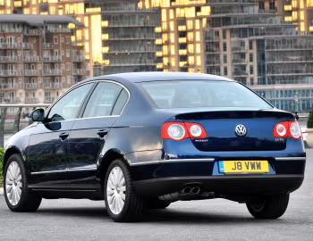 Volkswagen Passat 2.0 TDI [UK-spec] (B6) '2005–10