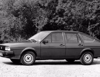 Volkswagen Passat 5-door [UK-spec] (B2) '1980–85