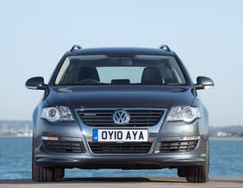 Volkswagen Passat BlueMotion R-Line Estate [UK-spec] (B6) '2009–10