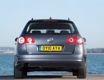 Volkswagen Passat BlueMotion R-Line Estate [UK-spec] (B6) '2009–10