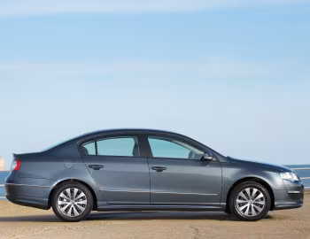 Volkswagen Passat BlueMotion R-Line [UK-spec] (B6) '2009–10