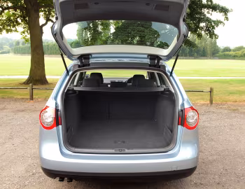 Interior Volkswagen Passat BlueMotion Estate [UK-spec] (B6) '2008–10