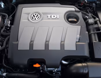 Bajo el capó Volkswagen Passat TDI BlueMotion [Worldwide] (B7) '2013–14