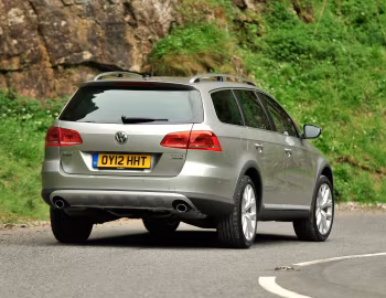 Volkswagen Passat Alltrack [UK-spec] (B7) '2012–14