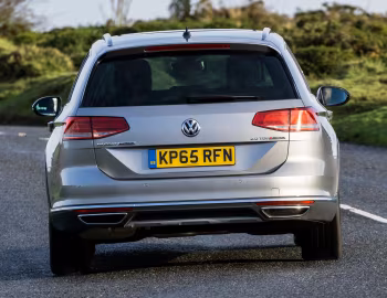 Volkswagen Passat Alltrack [UK-spec] (B8) '2015–19