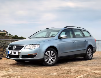Volkswagen Passat BlueMotion Estate [UK-spec] (B6) '2008–10