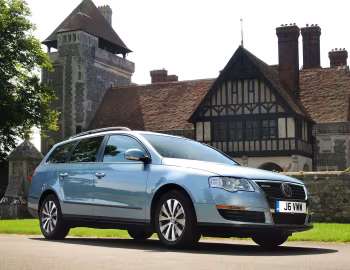 Volkswagen Passat BlueMotion Estate [UK-spec] (B6) '2008–10