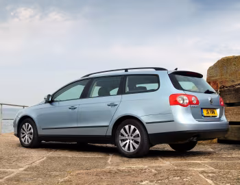 Volkswagen Passat BlueMotion Estate [UK-spec] (B6) '2008–10