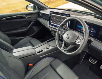 Interior Volkswagen Passat eHybrid Estate "Black Edition" [UK-spec] (B9) '2025–pr.