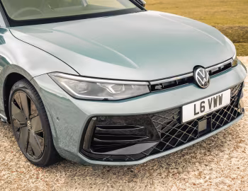 Volkswagen Passat eHybrid Estate "Black Edition" [UK-spec] (B9) '2025–pr.