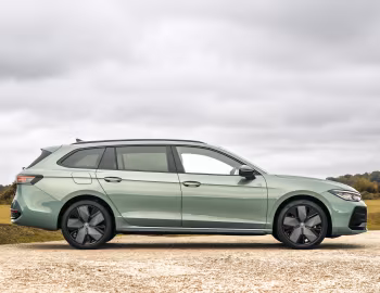 Volkswagen Passat eHybrid Estate "Black Edition" [UK-spec] (B9) '2025–pr.