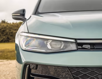 Volkswagen Passat eHybrid Estate "Black Edition" [UK-spec] (B9) '2025–pr.