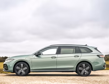 Volkswagen Passat eHybrid Estate "Black Edition" [UK-spec] (B9) '2025–pr.