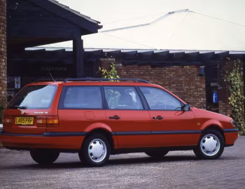 Volkswagen Passat Estate [UK-spec] (B4) '1993–97