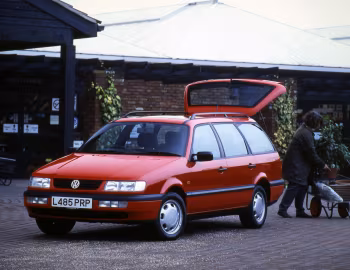 Volkswagen Passat Estate [UK-spec] (B4) '1993–97
