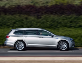Volkswagen Passat Estate GTE [UK-spec] (B8) '2016–19