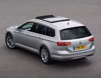 Volkswagen Passat Estate GTE [UK-spec] (B8) '2016–19