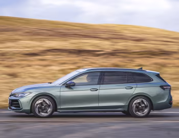 Volkswagen Passat Estate R-Line [UK-spec] (B9) '2024–pr.