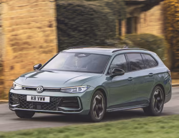 Volkswagen Passat Estate R-Line [UK-spec] (B9) '2024–pr.