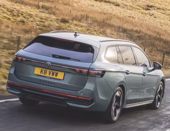 Volkswagen Passat Estate R-Line [UK-spec] (B9) '2024–pr.
