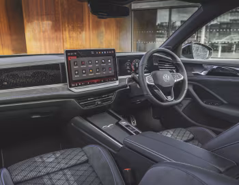 Intérieur Volkswagen Passat Estate R-Line [UK-spec] (B9) '2024–pr.