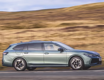 Volkswagen Passat Estate R-Line [UK-spec] (B9) '2024–pr.