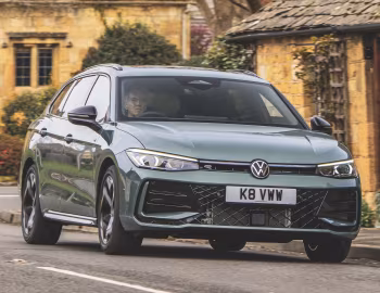 Volkswagen Passat Estate R-Line [UK-spec] (B9) '2024–pr.