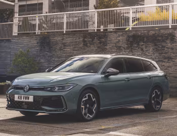 Volkswagen Passat Estate R-Line [UK-spec] (B9) '2024–pr.
