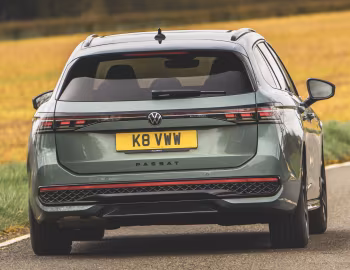Volkswagen Passat Estate R-Line [UK-spec] (B9) '2024–pr.