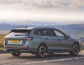 Volkswagen Passat Estate R-Line [UK-spec] (B9) '2024–pr.