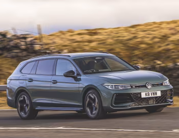 Volkswagen Passat Estate R-Line [UK-spec] (B9) '2024–pr.