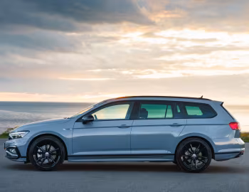 Volkswagen Passat Estate "R-Line Edition" [UK-spec] (B8) '2019–23