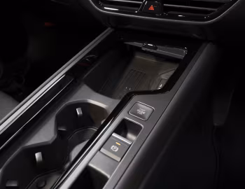 Interior Volkswagen Passat eTSI Variant Elegance [Japan] (B9) '2024–pr.