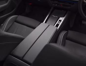 Interior Volkswagen Passat eTSI Variant Elegance [Japan] (B9) '2024–pr.