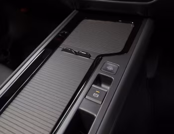Interior Volkswagen Passat eTSI Variant Elegance [Japan] (B9) '2024–pr.