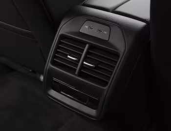 Interior Volkswagen Passat eTSI Variant Elegance [Japan] (B9) '2024–pr.