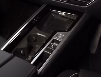 Interior Volkswagen Passat eTSI Variant Elegance [Japan] (B9) '2024–pr.