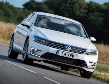 Volkswagen Passat GTE [UK-spec] (B8) '2016–19