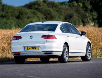 Volkswagen Passat GTE [UK-spec] (B8) '2016–19
