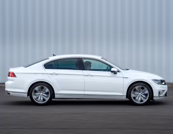 Volkswagen Passat GTE [UK-spec] (B8) '2016–19