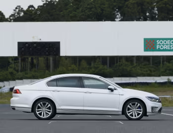 Volkswagen Passat GTE [Japan] (B8) '2016–19
